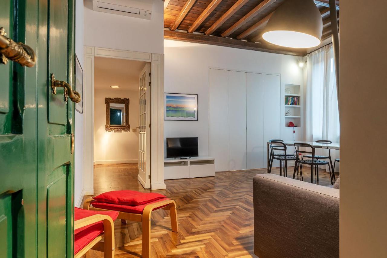 Casa Isabella Al Colosseo - FromhometoРим Экстерьер фото