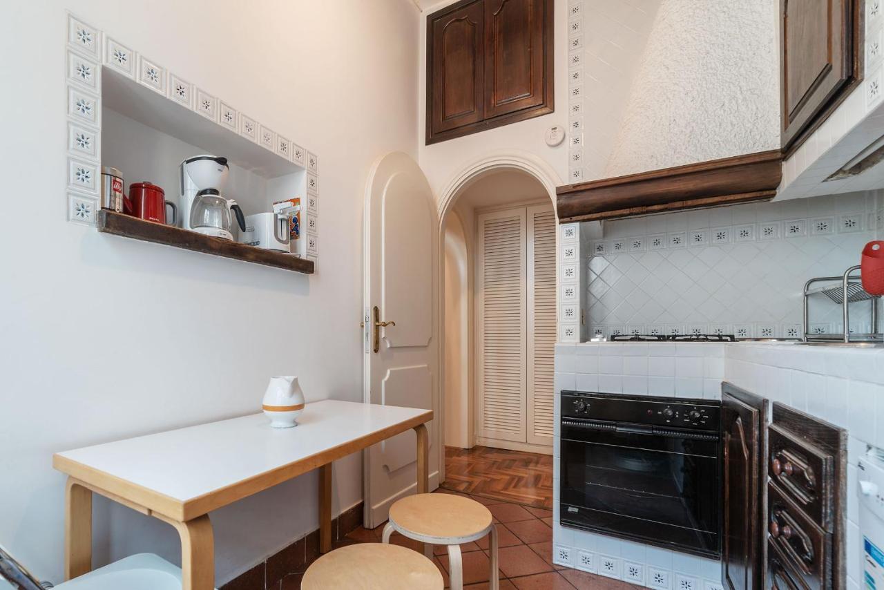 Casa Isabella Al Colosseo - FromhometoРим Экстерьер фото